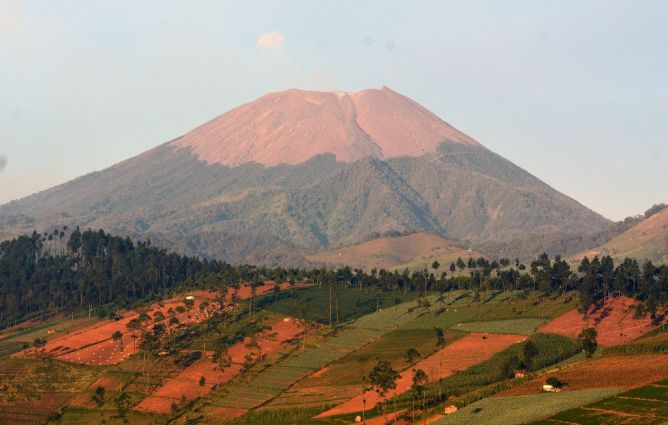 Gunung Tertinggi di Jawa Tengah