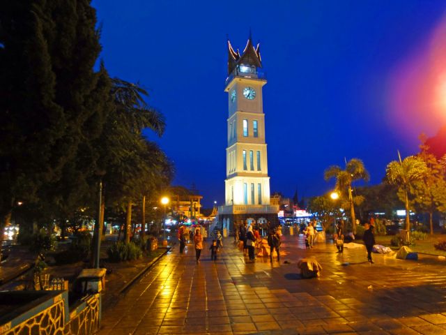 JAM GADANG