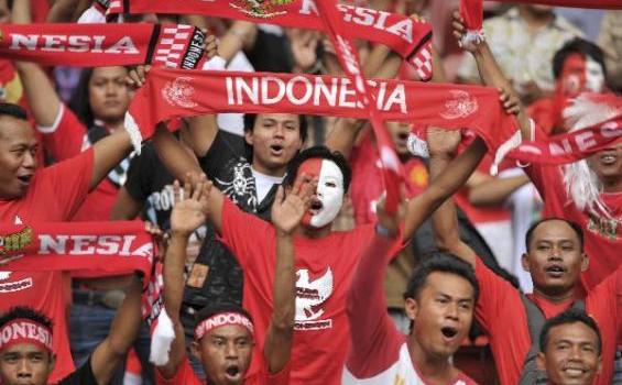 5 Perilaku Unik Suporter Fanatik Sepakbola ini Mungkin 