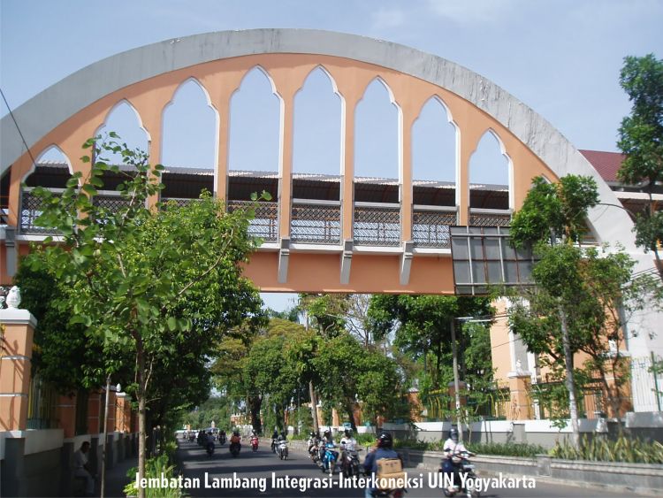 arch bridge spot favorit buat foto