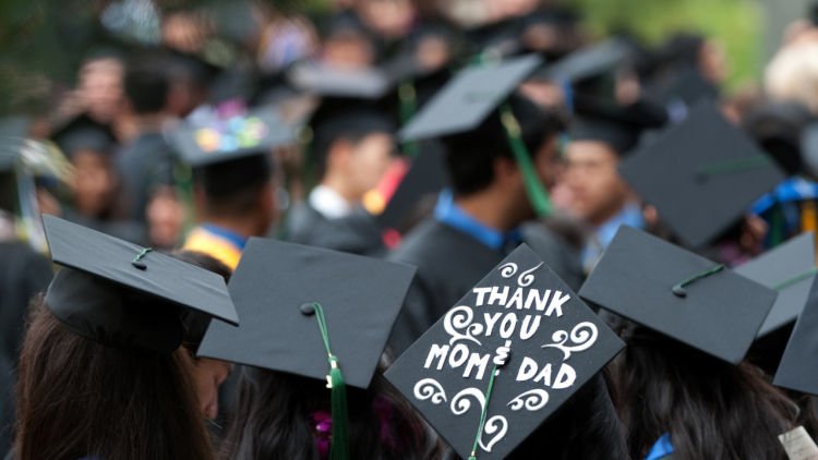 Wisuda Bukanlah Tujuan Utama. Setelahnya, Banyak Hal yang Harus Lebih Kamu Perjuangkan