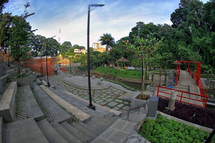 public space sungai cikapundung