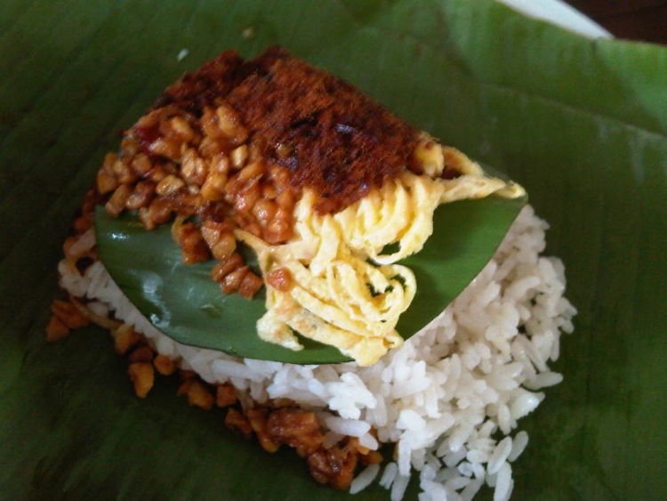 nasi uduk bungkus