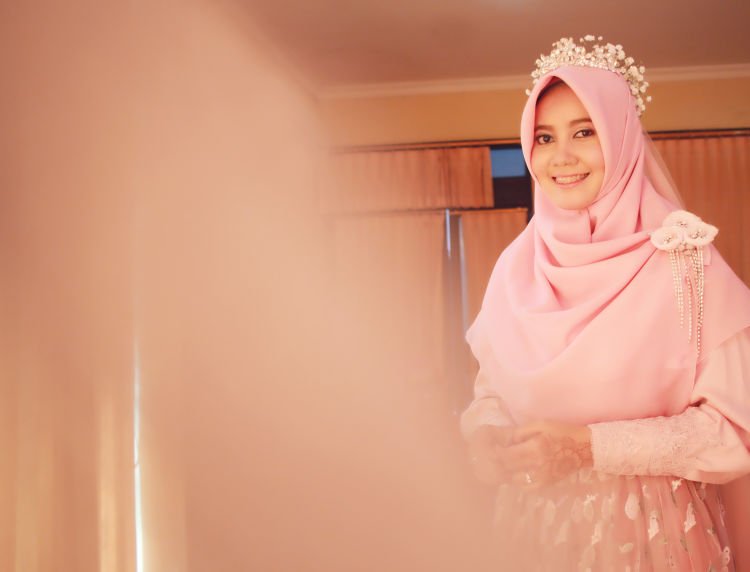 9 Inspirasi Jilbab Simpel nan Elegan, Untukmu Calon 