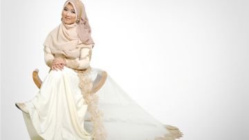 8 Inspirasi Jilbab Syar’i Untukmu, Calon Pengantin Yang Sedang Berbahagia.