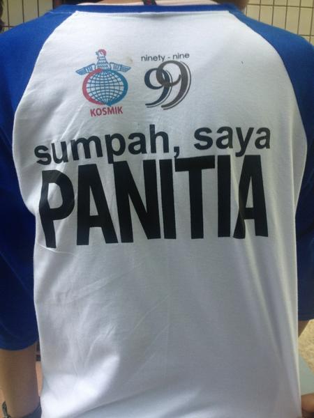 sering-seringlah jadi panitia biar dapet baju panitia. Lumayan kan tambahan baju?