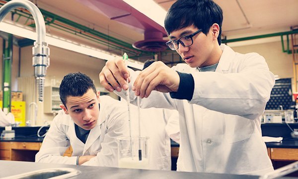 Kalau Sering Ngendon di Laboratorium Sampai Jamuran, 11 Hal Inilah yang Pasti Kamu Rasakan