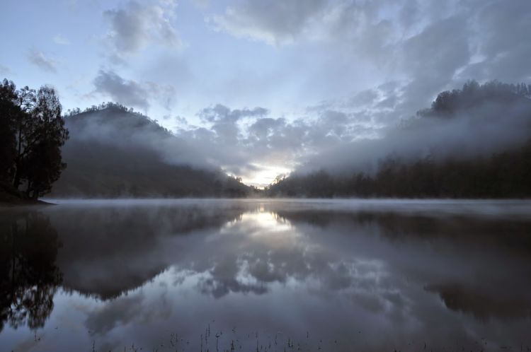 Kisah Horor Tentang Hantu 'Sugus' yang Menemani di Ranu Kumbolo. Serem Banget Sih