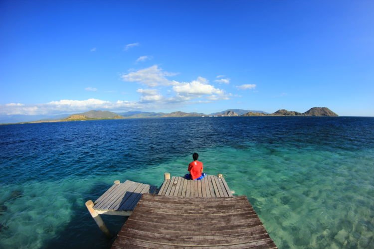 aku menunggumu di sini