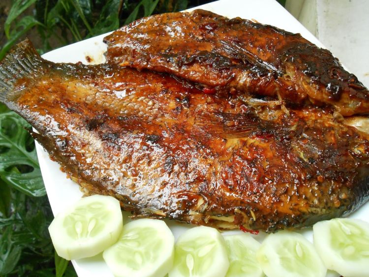 makan ikan bakar = susah dapat pasangan ;(