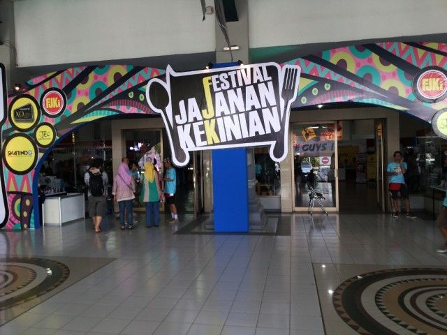 Biar kekeinian, dateng aja ke festival jajanan kekinian!