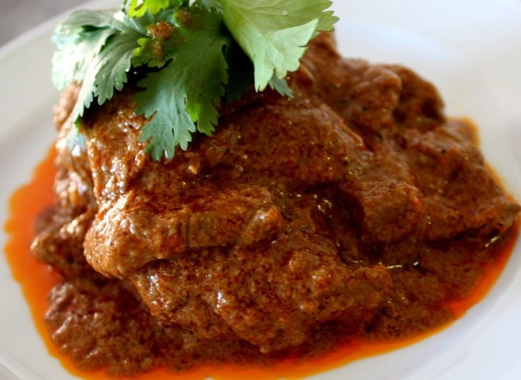 makan rendang = kamu royal? Atau lagi awal bulan?