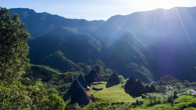 Sekali Seumur Hidup, Berpetualanglah ke Wae Rebo! Negeri Dongeng yang Kini Mendunia.