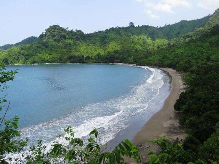 Pantai Bandealit itu epik