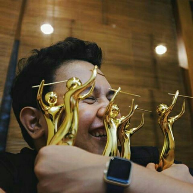 Tulus Membawa Pulang 5 Piala AMI 2015