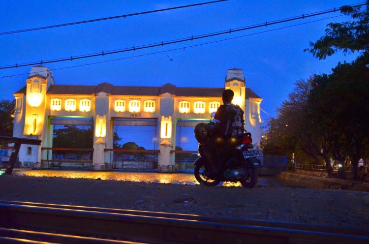 Penampakan Pintu Air dari pinggir jalan.