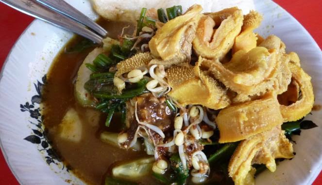 Rujak soto yang rasanya unik.