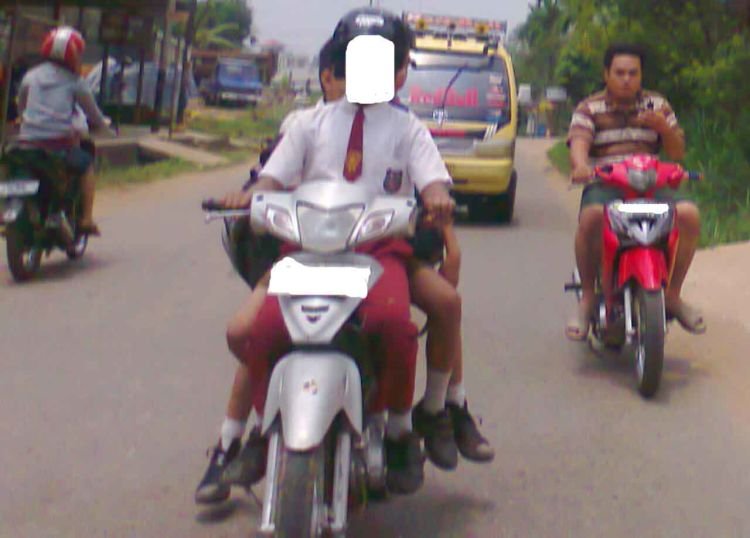 udah banyak lho anak SD yang udah bermotor