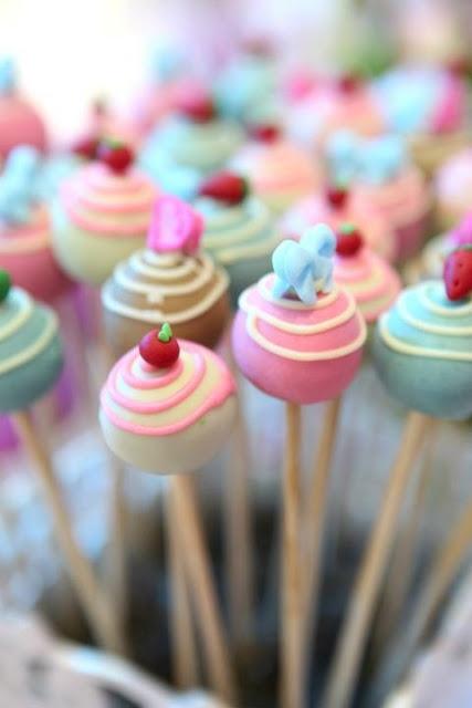 Shabby cake pops wedding.