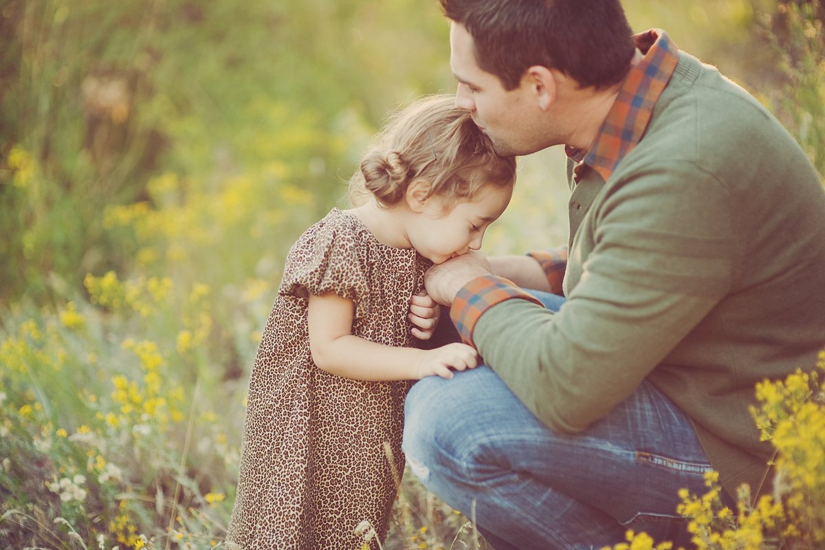 Untuk Ayah Kesayanganku. Dari Aku, yang Sampai Kapanpun Akan Jadi Putri Kecilmu