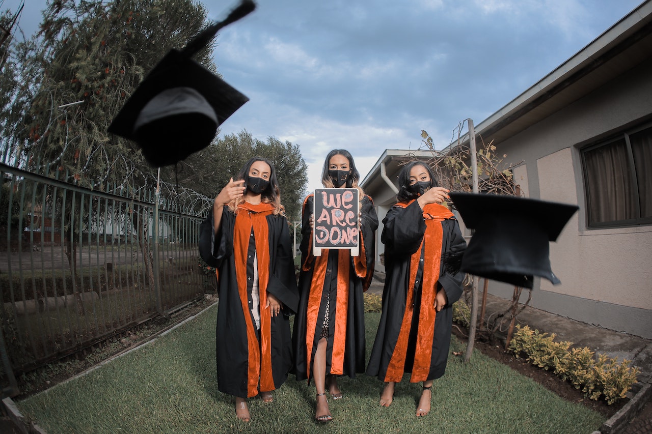 Setelah Euforia Wisuda dan Jadi Sarjana, Ragam Suka Duka Inilah yang Akan Kamu Rasa!