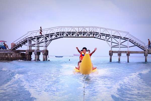 banana boat di pulau tidung