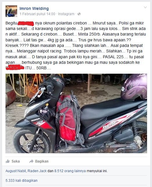 Permasalahan ini sempat bikin polisi klarifikasi. Katanya karena sang pengendara tidak membawa helm. Lha? Yang ungu itu apa?