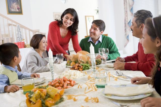 Momen makan bersama merupakan cara untuk dekat satu sama lain