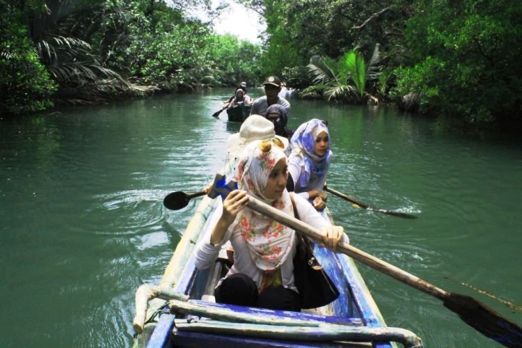 Hati-hati, ada buaya, Mbak!