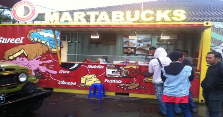 Gerai martabak Luna Maya.