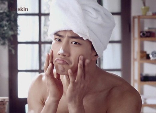 Pakai face cream kenapa enggak? via hellokpop.com