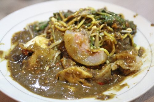 Rujak cingur. Mirip pecel kan?