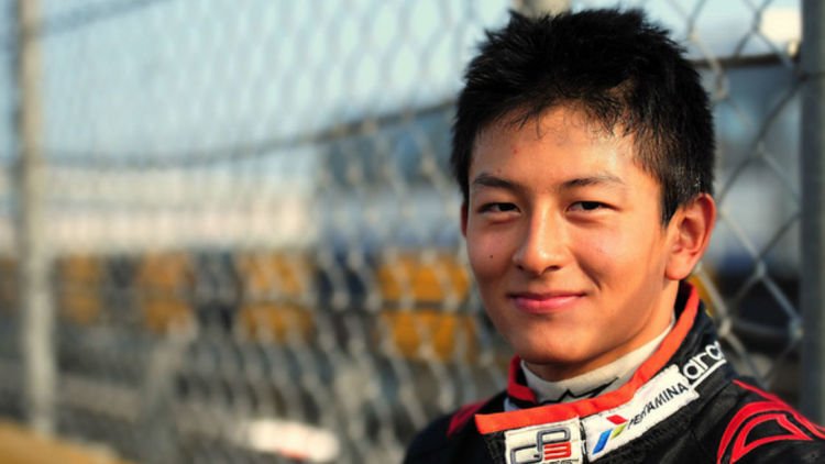 Rio Haryanto: Calon Imam Masa Depan Kita! Jago di Arena Balap dan Rajin Ibadah, Siapa Sih yang Nggak Mau Ditaarufin Sama Dia