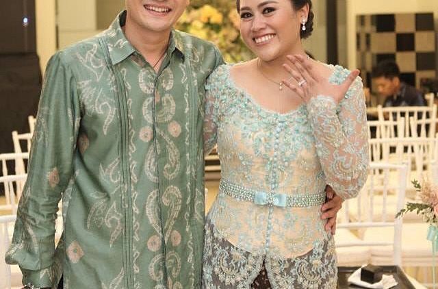 Bahagianya yang Mau Lamaran. Supaya Tidak Bingung, Inilah 11 Ide Kebaya Modern yang Akan Menemanimu Hingga Ke Prosesi Lamaran Sakral nan Berkesan