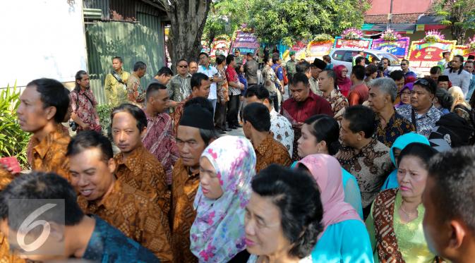 kalau undangannya dikategorikan, gak akan penuh sesak 