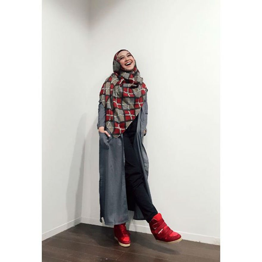 Buatmu Yang Berhijab, 12 Inspirasi Gaya Ria Ricis Ini Bisa Banget Kamu Tiru. Dari Yang Casual Hingga Yang Girly.