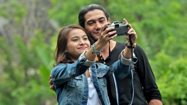 daripada bete sama temanmu, mending selfie dulu yuk