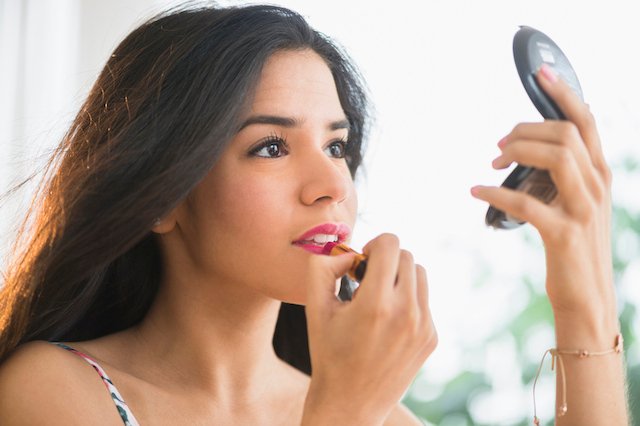 Bingung Make Up yang Pas Buat Pergi Kondangan? Tenang, 11 Tips Ini Bisa Kamu Praktikkan!