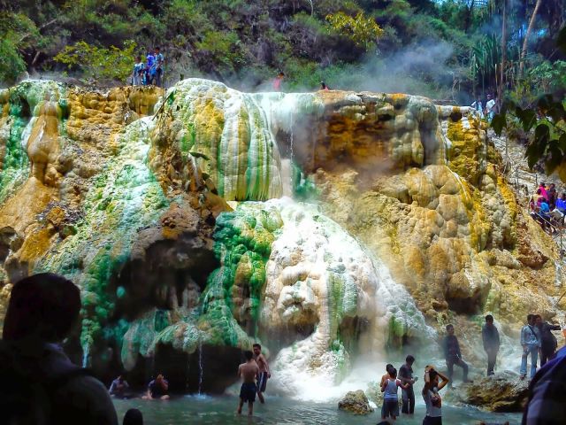 Pemandangan sungai blotu atau Bah Kare