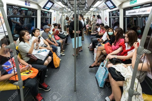 Di Dalam Skytrain di Bangkok