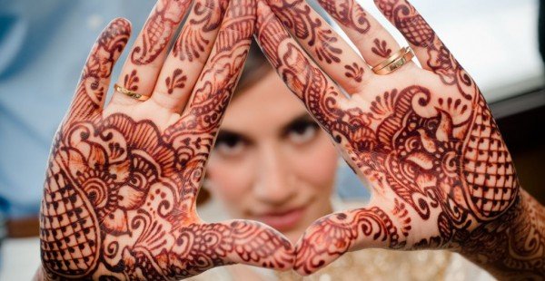 16 Inpirasi Henna Art Anti Mainstream Demi Momen 