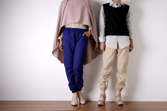 Ingin Terlihat Modis Tapi Tak Terlalu Feminin? 9 Gaya Jogger Pants Dengan Hijab Ini Wajib Kamu Coba!