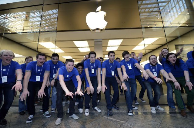 http://blogs.ubc.ca/tamarbatrawi/files/2013/11/Apple-Biggest-Company_sham.jpg