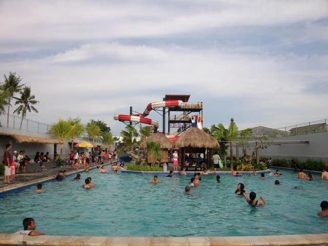 Balong Waterpark, Penuh Splash dan Fun Game Air