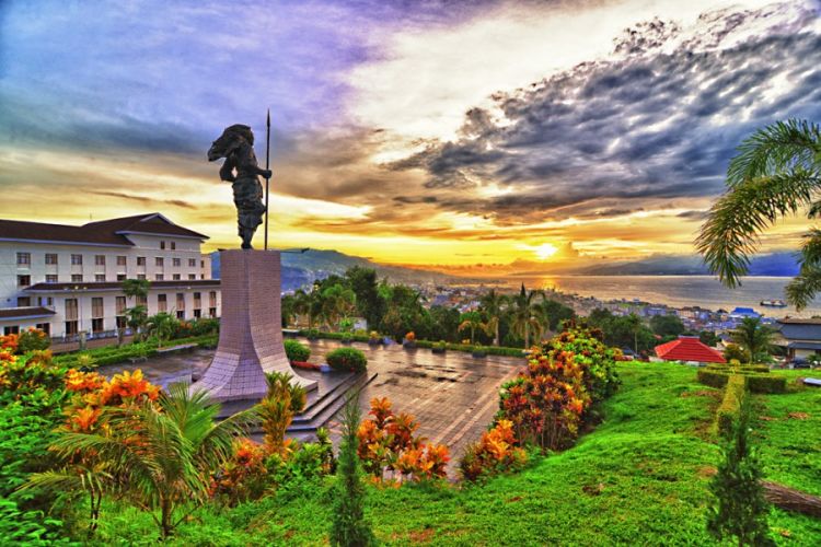 Panorama senja dari benteng ini juga ajib!