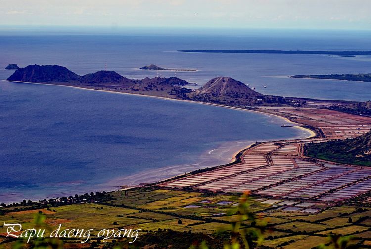 View dari atas bukit di Desa Mantar.