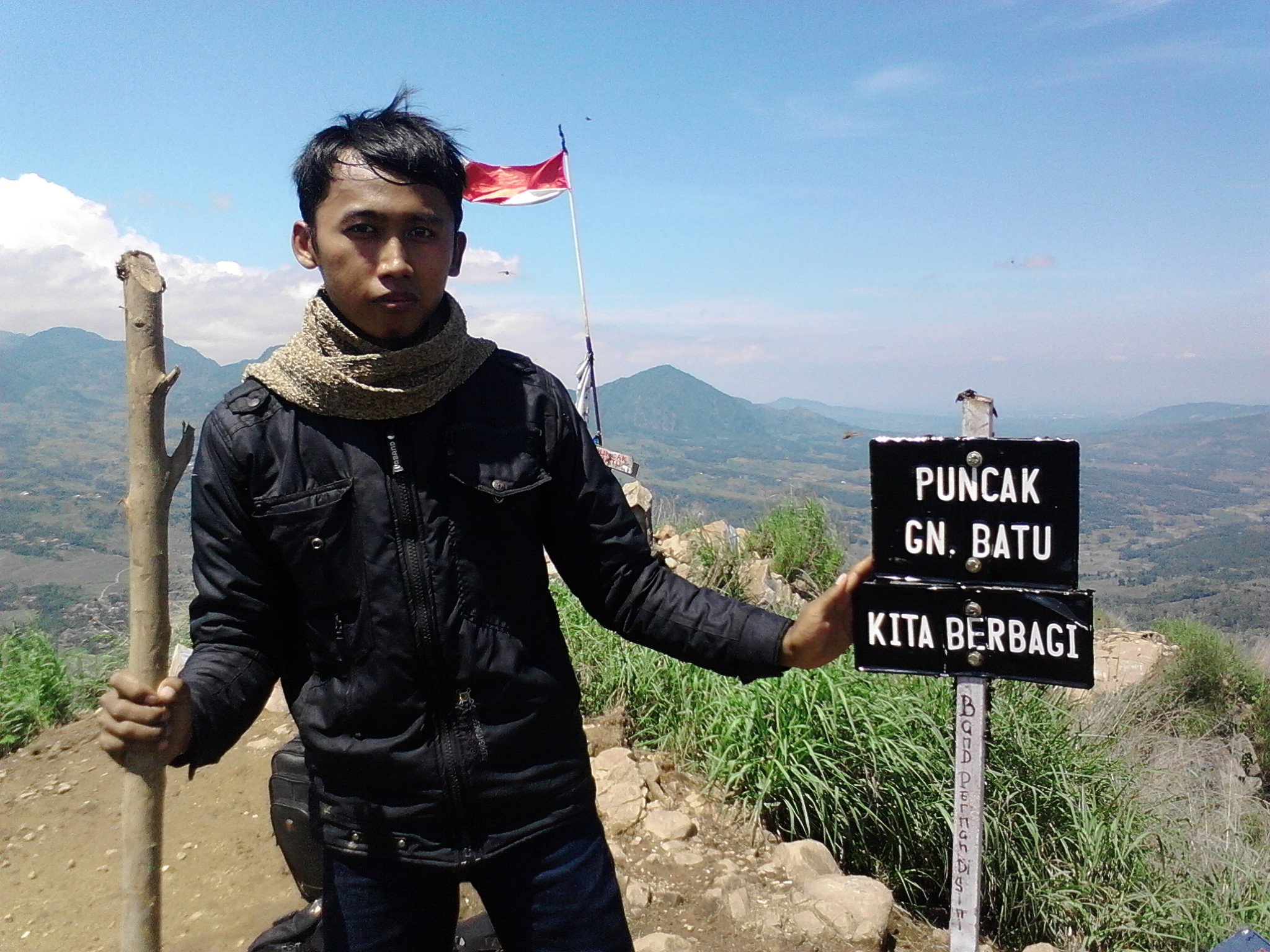 Terjun di Ciherang, Menanjak di Puncak Batu