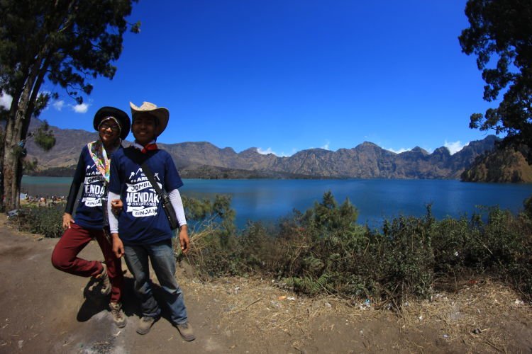 kakak adekan suka curhat-curhatan