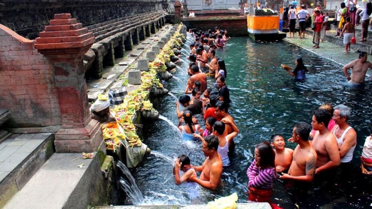 Air Suci Tirta Empul