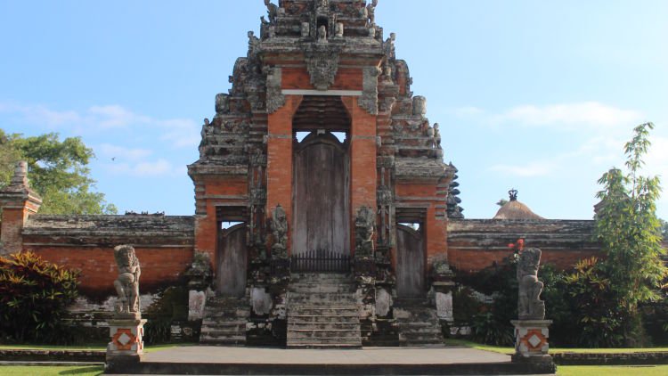 Catatan Perjalanan ke Bali: Dari Strangers Jadi Friends